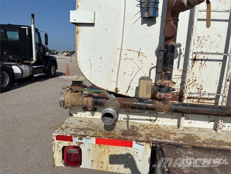 Chevrolet C8500 4000 gal 6x4 Water Truck Vattentankbilar