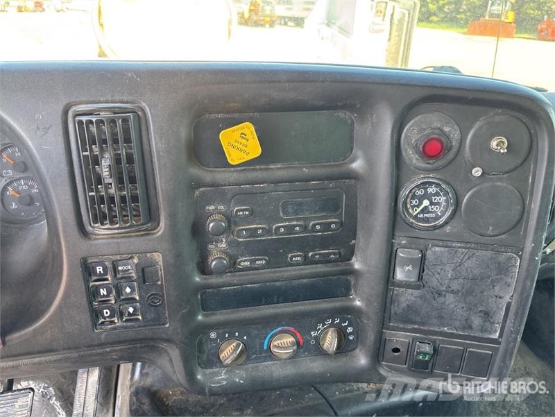 Chevrolet C8500 4000 gal 6x4 Water Truck Vattentankbilar