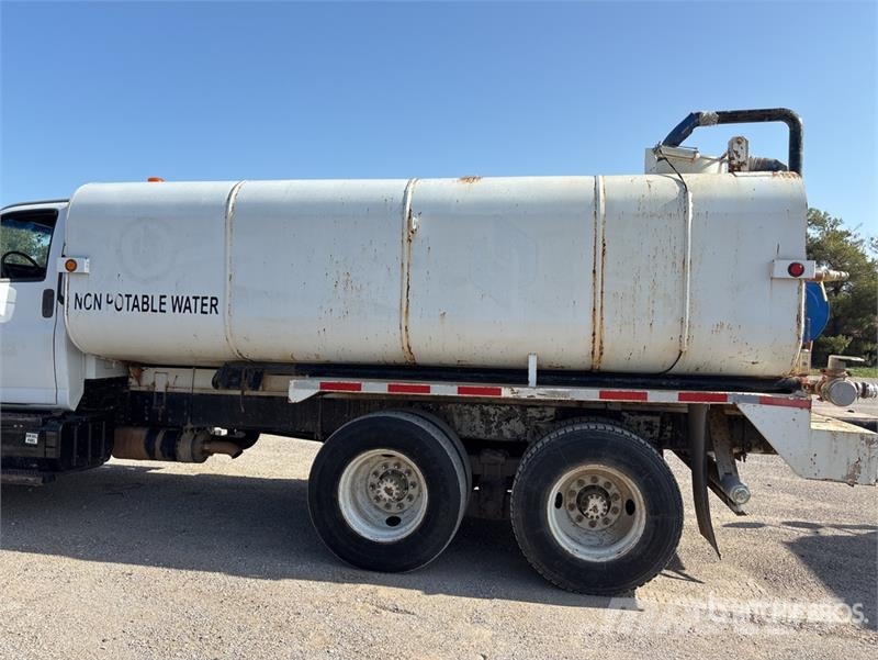 Chevrolet C8500 4000 gal 6x4 Water Truck Vattentankbilar