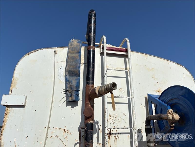 Chevrolet C8500 4000 gal 6x4 Water Truck Vattentankbilar