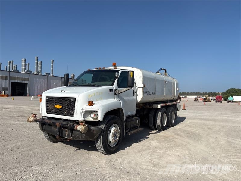 Chevrolet C8500 4000 gal 6x4 Water Truck Vattentankbilar