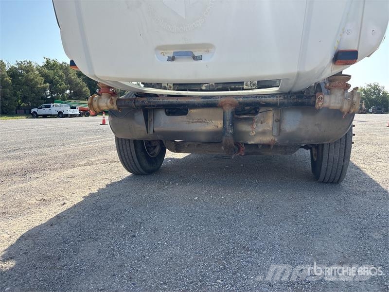 Chevrolet C8500 4000 gal 6x4 Water Truck Vattentankbilar