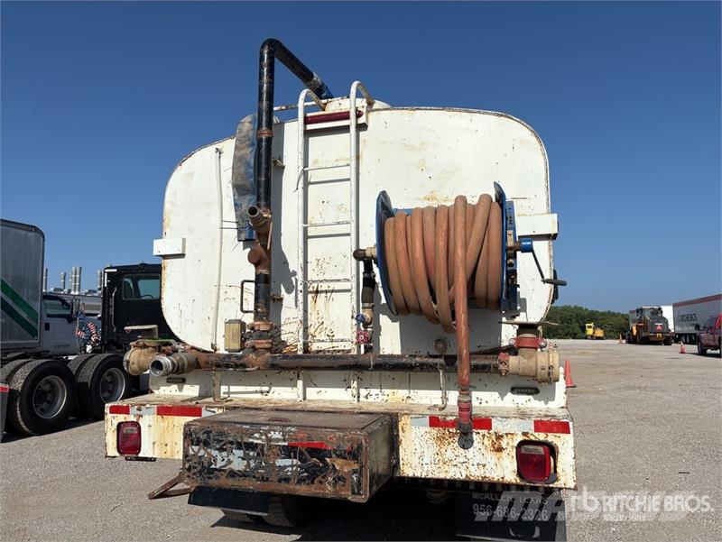 Chevrolet C8500 4000 gal 6x4 Water Truck Vattentankbilar