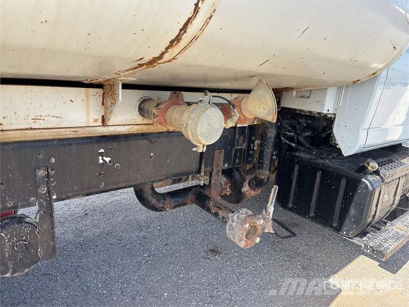 Chevrolet C8500 4000 gal 6x4 Water Truck Vattentankbilar