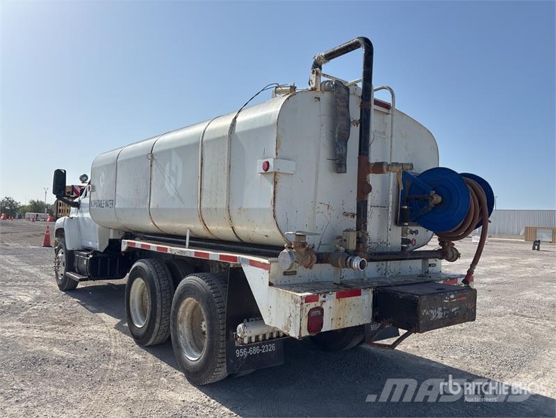 Chevrolet C8500 4000 gal 6x4 Water Truck Vattentankbilar