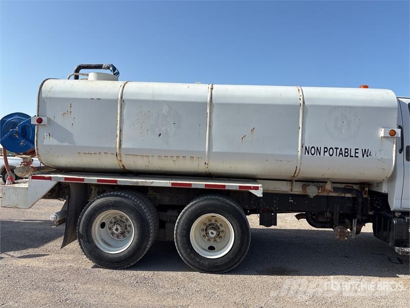Chevrolet C8500 4000 gal 6x4 Water Truck Vattentankbilar