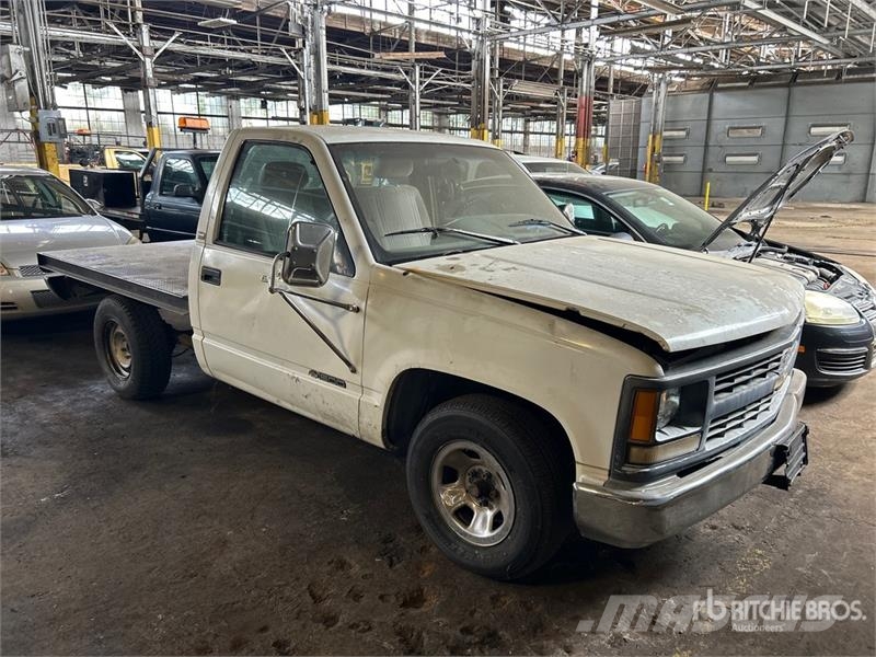 Chevrolet Cheyenne 1500 4x2 Flatbed Truck Вантажівки-платформи/бокове розвантаження
