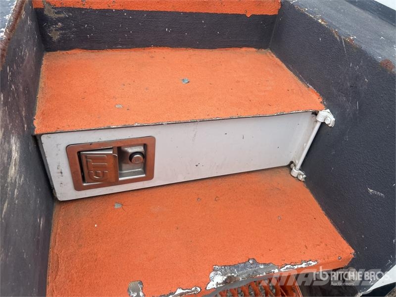 Chevrolet ETC37IH 37 ft on Chevrolet Silverado 6500HD 4x4 Bu Bilmontert lift