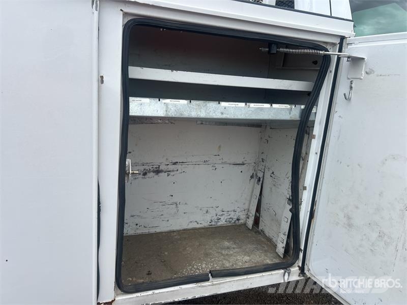 Chevrolet ETC37IH 37 ft on Chevrolet Silverado 6500HD 4x4 Bu Bilmontert lift