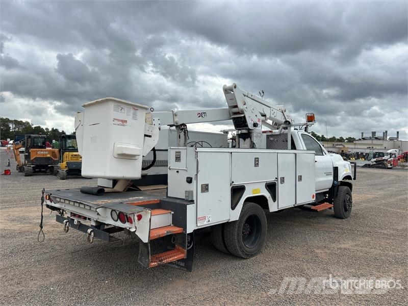 Chevrolet ETC37IH 37 ft on Chevrolet Silverado 6500HD 4x4 Bu Bilmontert lift