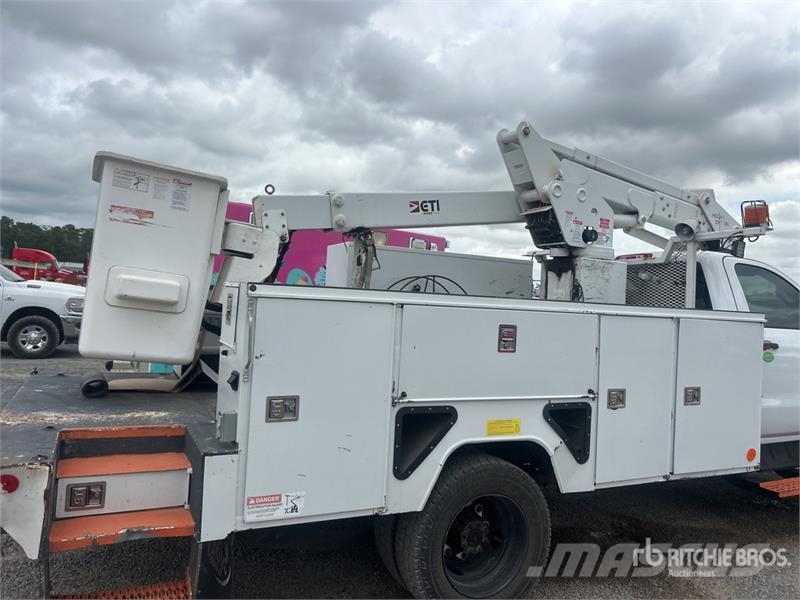 Chevrolet ETC37IH 37 ft on Chevrolet Silverado 6500HD 4x4 Bu Bilmontert lift