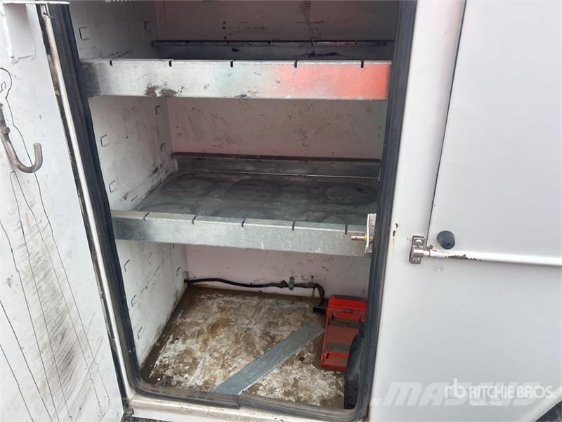 Chevrolet ETC37IH 37 ft on Chevrolet Silverado 6500HD 4x4 Bu Bilmontert lift