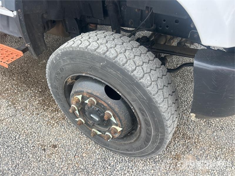 Chevrolet ETC37IH 37 ft on Chevrolet Silverado 6500HD 4x4 Bu Bilmontert lift
