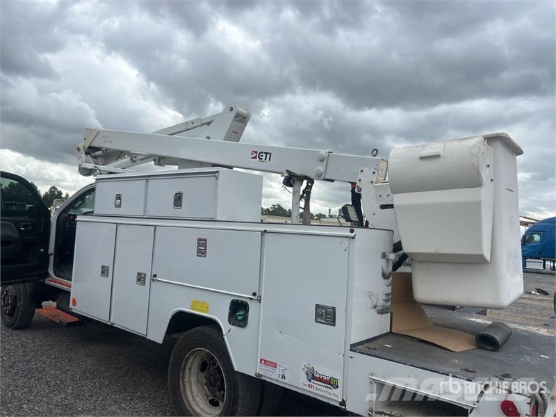 Chevrolet ETC37IH 37 ft on Chevrolet Silverado 6500HD 4x4 Bu Bilmontert lift