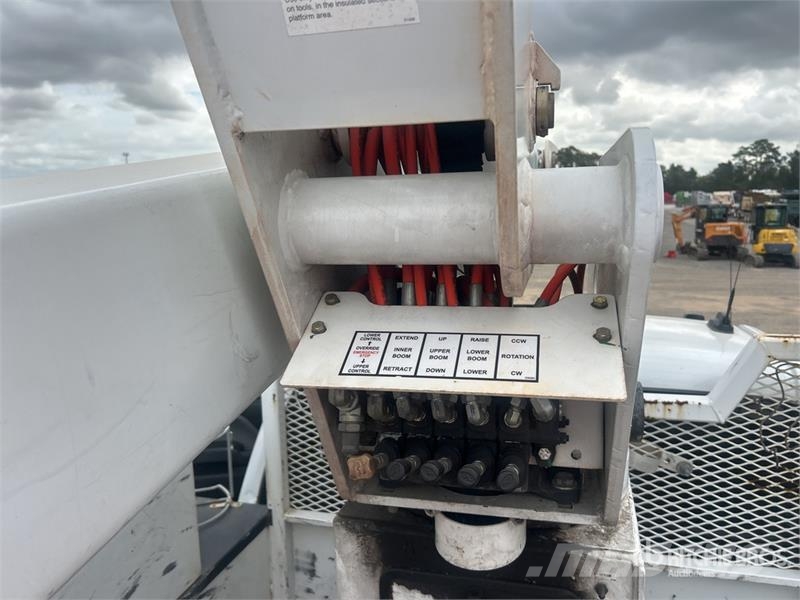 Chevrolet ETC37IH 37 ft on Chevrolet Silverado 6500HD 4x4 Bu Bilmontert lift