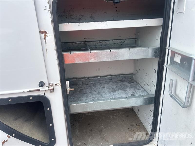 Chevrolet ETC37IH 37 ft on Chevrolet Silverado 6500HD 4x4 Bu Bilmontert lift