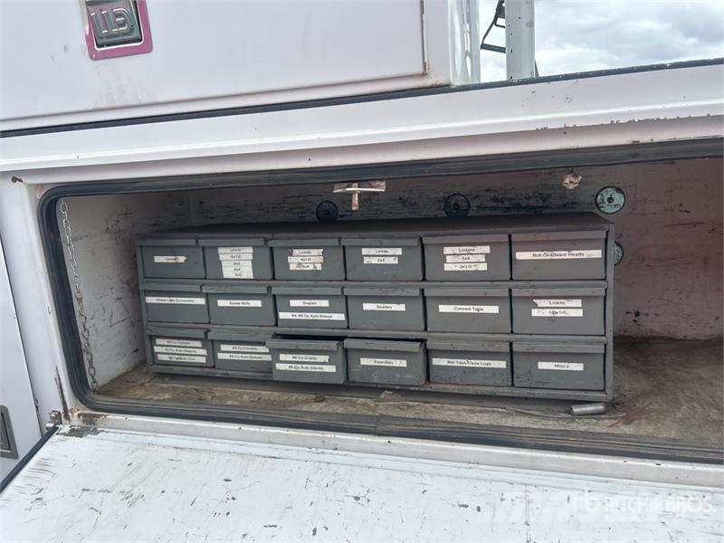 Chevrolet ETC37IH 37 ft on Chevrolet Silverado 6500HD 4x4 Bu Bilmontert lift