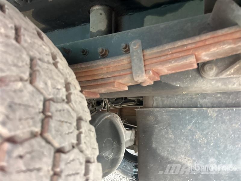 Chevrolet ETC37IH 37 ft on Chevrolet Silverado 6500HD 4x4 Bu Bilmontert lift