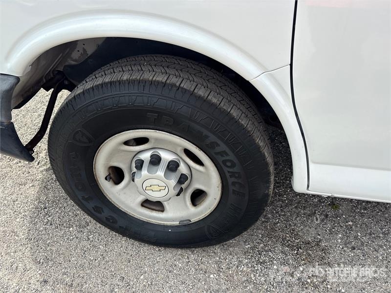 Chevrolet Express 2500 Cargo Van パネルバン