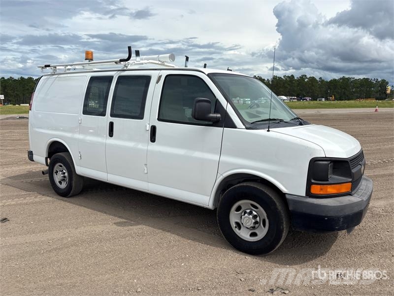 Chevrolet Express 2500 Cargo Van パネルバン