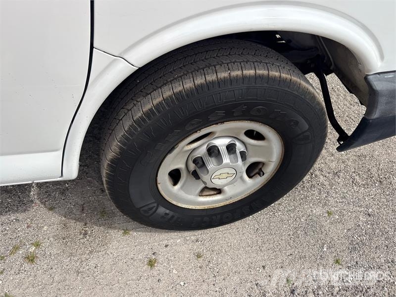 Chevrolet Express 2500 Cargo Van パネルバン