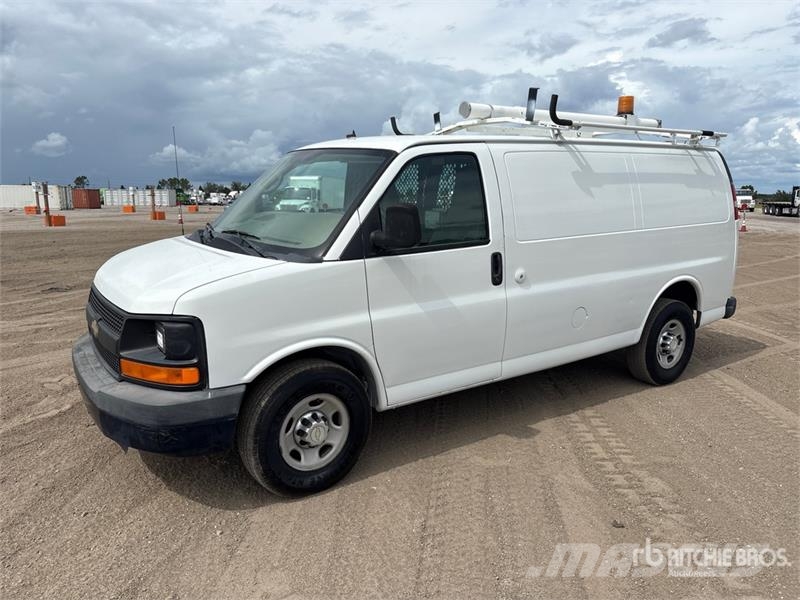 Chevrolet Express 2500 Cargo Van パネルバン