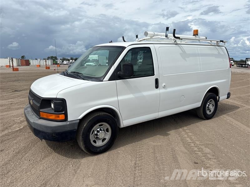 Chevrolet Express 2500 Cargo Van パネルバン
