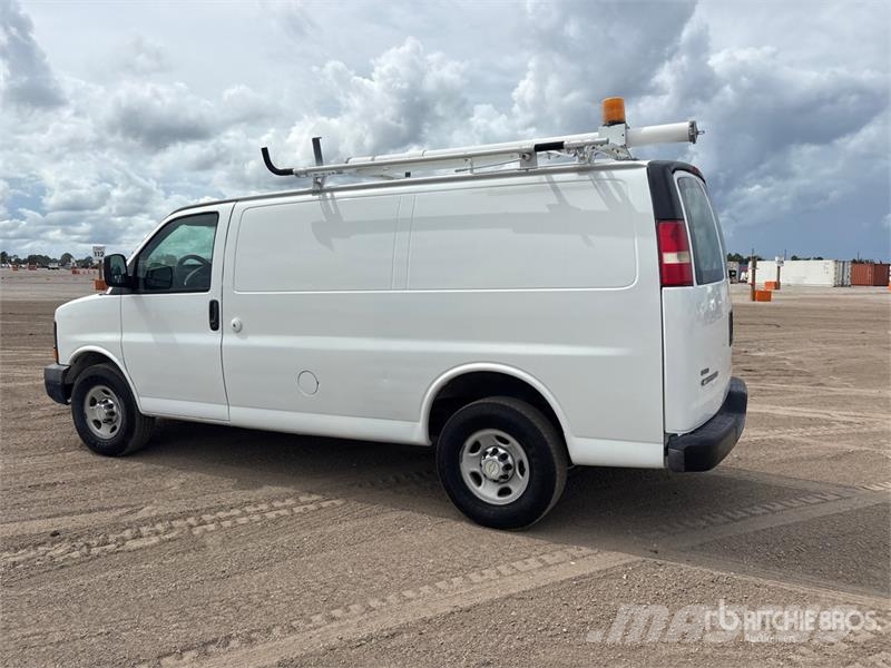 Chevrolet Express 2500 Cargo Van パネルバン