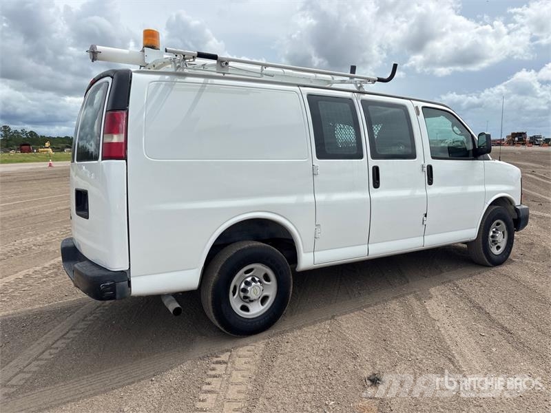 Chevrolet Express 2500 Cargo Van パネルバン