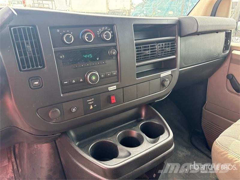 Chevrolet Express 2500 Cargo Van パネルバン