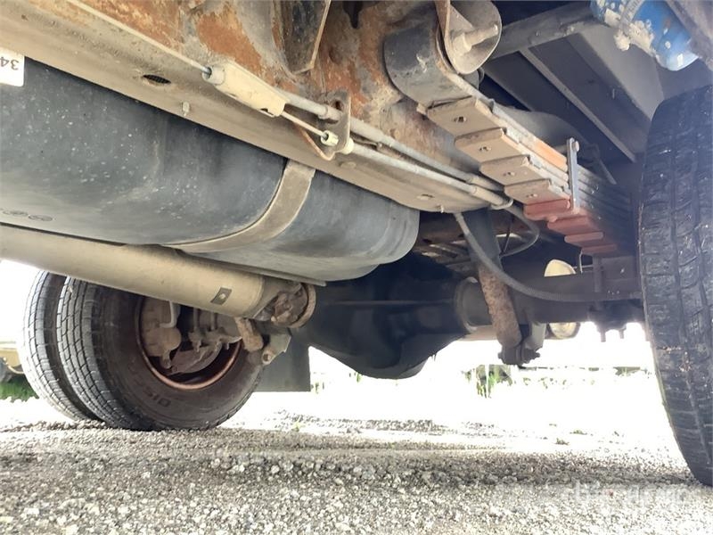Chevrolet Express 3500 4x2 14-Seat Transit Bus (Inoperable) حافلة صغيرة