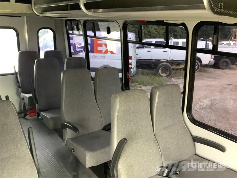 Chevrolet Express 3500 4x2 14-Seat Transit Bus (Inoperable) حافلة صغيرة