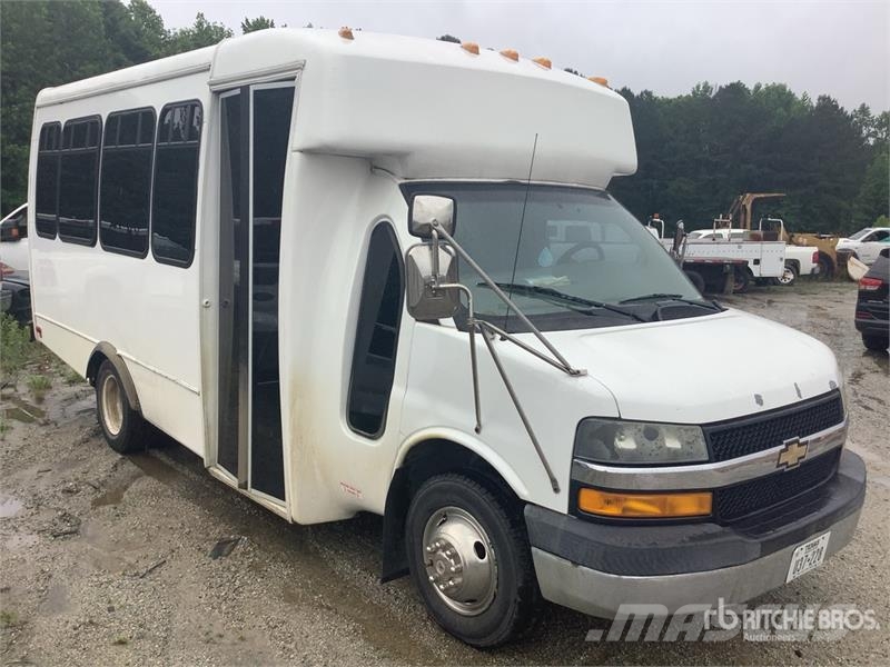 Chevrolet Express 3500 4x2 14-Seat Transit Bus (Inoperable) حافلة صغيرة