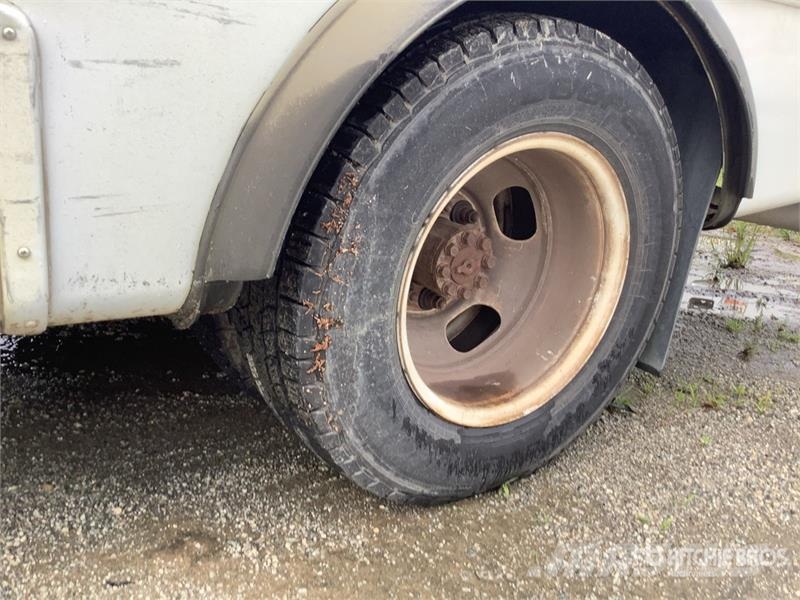 Chevrolet Express 3500 4x2 14-Seat Transit Bus (Inoperable) حافلة صغيرة