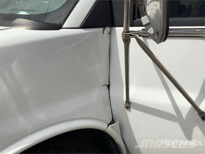 Chevrolet Express 3500 4x2 14-Seat Transit Bus (Inoperable) حافلة صغيرة