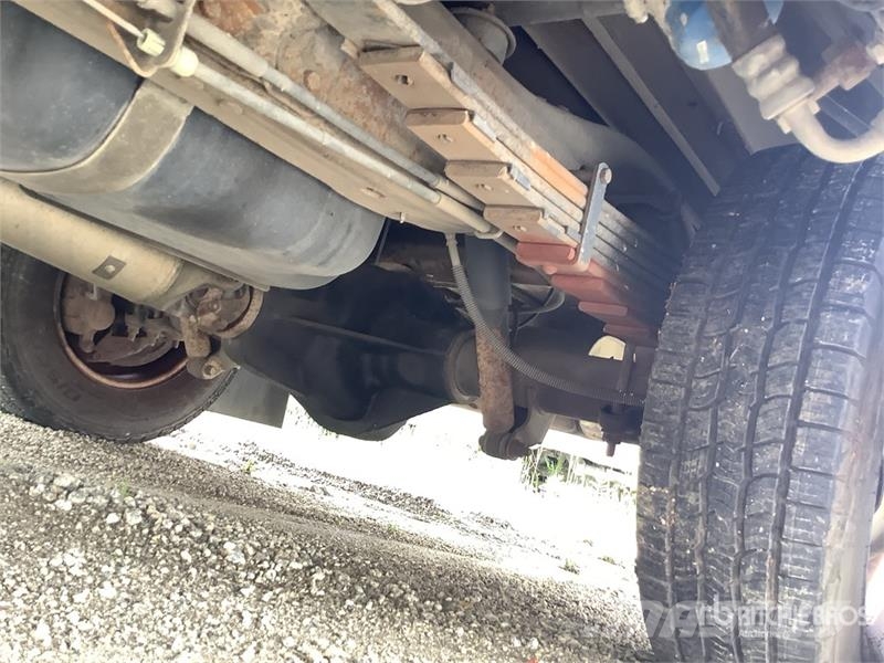 Chevrolet Express 3500 4x2 14-Seat Transit Bus (Inoperable) حافلة صغيرة