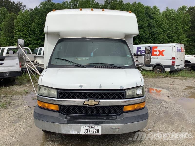 Chevrolet Express 3500 4x2 14-Seat Transit Bus (Inoperable) حافلة صغيرة