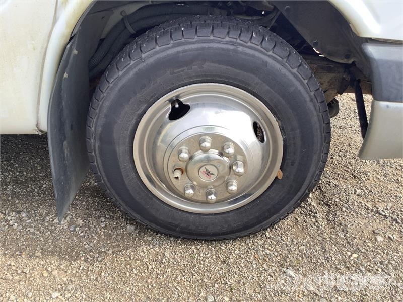 Chevrolet Express 3500 4x2 14-Seat Transit Bus (Inoperable) حافلة صغيرة