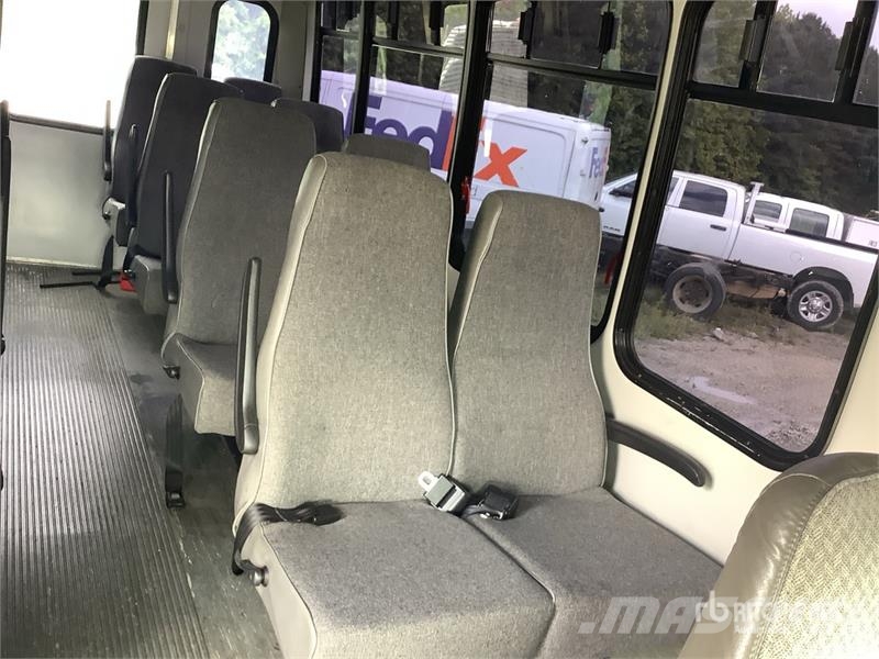 Chevrolet Express 3500 4x2 14-Seat Transit Bus (Inoperable) حافلة صغيرة