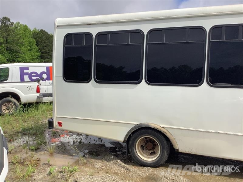 Chevrolet Express 3500 4x2 14-Seat Transit Bus (Inoperable) حافلة صغيرة