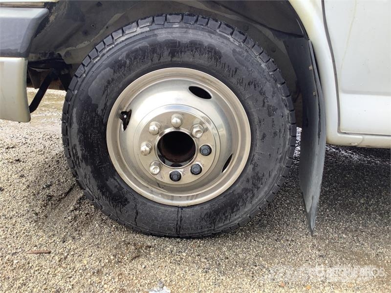 Chevrolet Express 3500 4x2 14-Seat Transit Bus (Inoperable) حافلة صغيرة