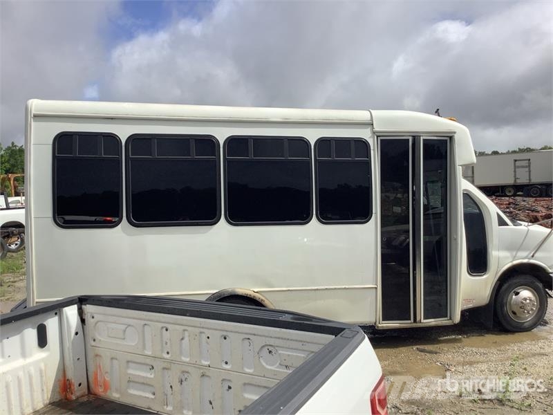 Chevrolet Express 3500 4x2 14-Seat Transit Bus (Inoperable) حافلة صغيرة