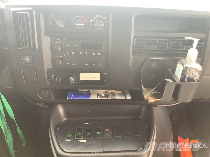Chevrolet Express 3500 4x2 14-Seat Transit Bus (Inoperable) حافلة صغيرة