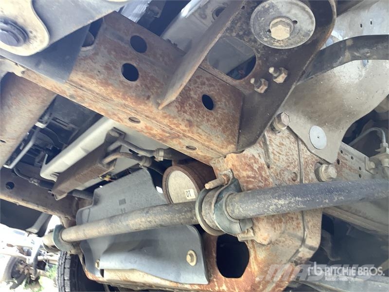 Chevrolet Express 3500 4x2 14-Seat Transit Bus (Inoperable) حافلة صغيرة