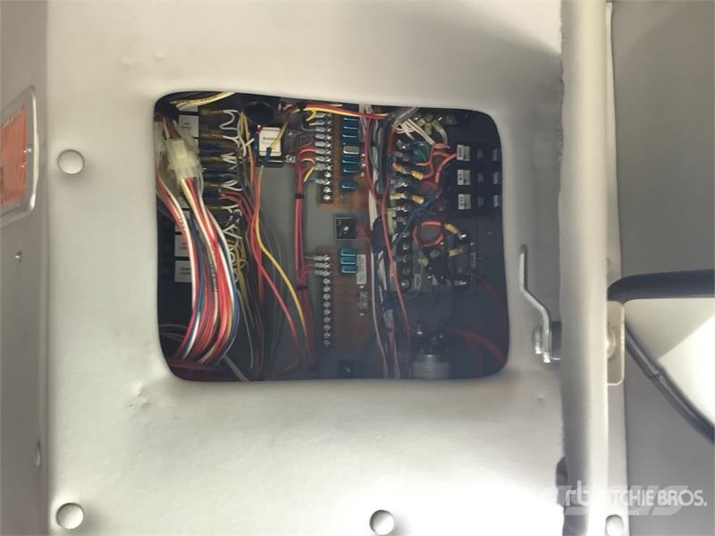 Chevrolet Express 3500 4x2 14-Seat Transit Bus (Inoperable) حافلة صغيرة