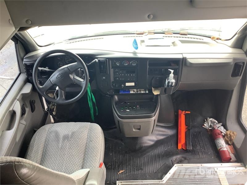 Chevrolet Express 3500 4x2 14-Seat Transit Bus (Inoperable) حافلة صغيرة