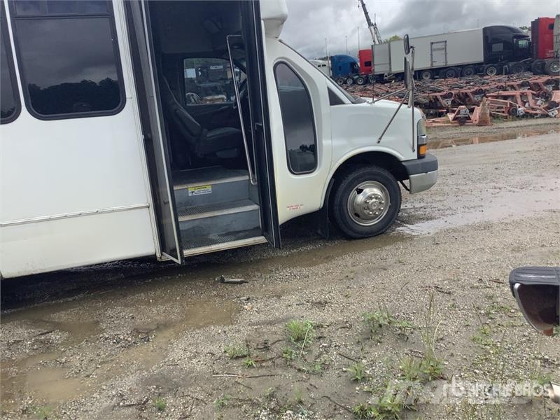Chevrolet Express 3500 4x2 14-Seat Transit Bus (Inoperable) حافلة صغيرة