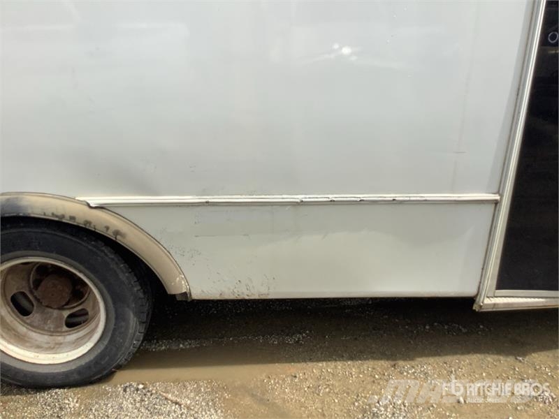 Chevrolet Express 3500 4x2 14-Seat Transit Bus (Inoperable) حافلة صغيرة