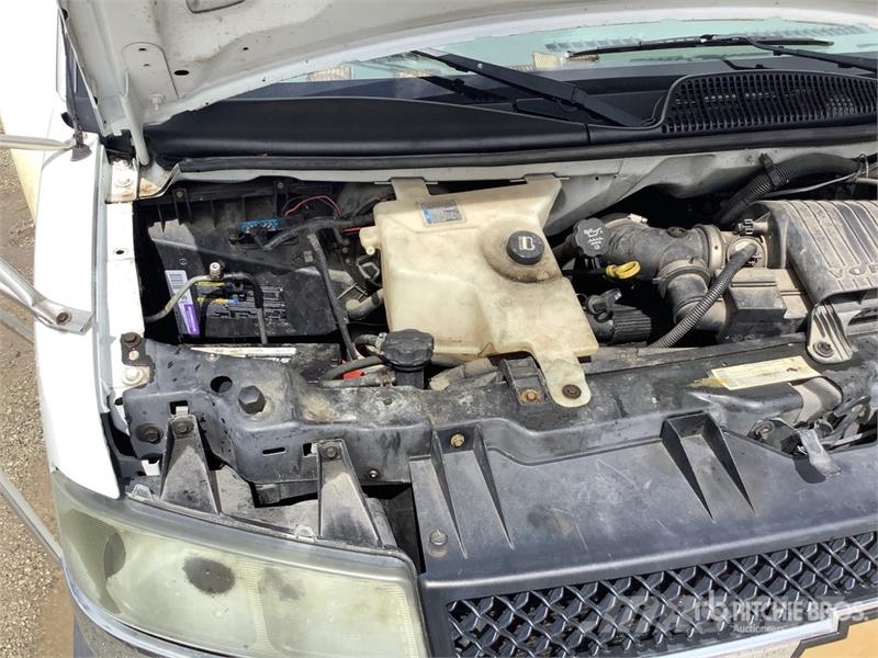 Chevrolet Express 3500 4x2 14-Seat Transit Bus (Inoperable) حافلة صغيرة