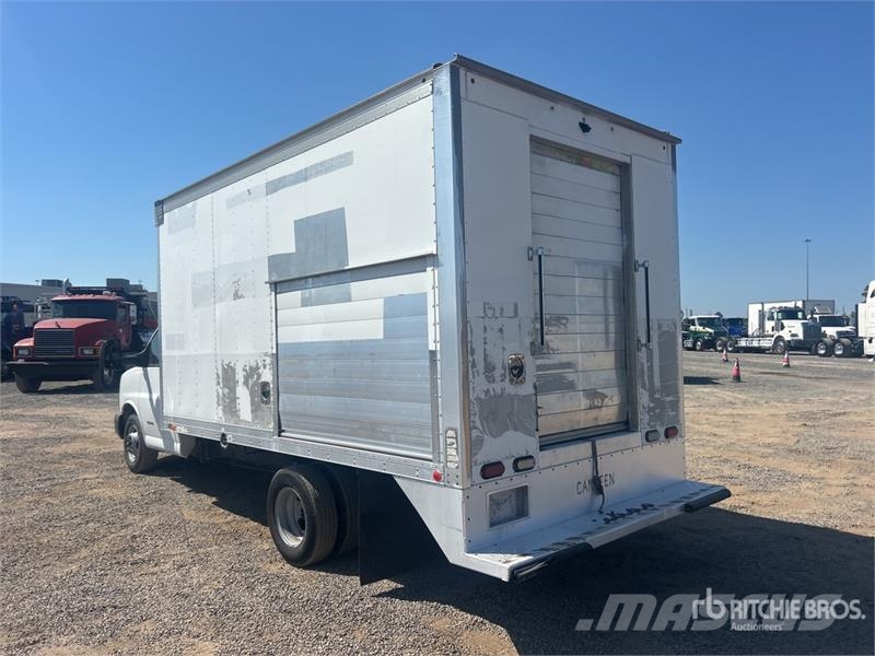 Chevrolet Express G4500 4x2 Refrigerated Truck Camion frigorifique